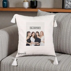 Perna Personalizata K-pop BLACKPINK Foto Grup-Negru, 40x40 cm, Bej cu Franjuri, Husa Detasabila, Perna Inclusa, BEKZ®