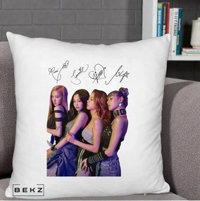 Perna Personalizata K-pop BLACKPINK Fotografie Grup Autografe Deasupra, 40x40 cm, Alb Pufos, Husa Detasabila, Perna Inclusa, BEKZ®