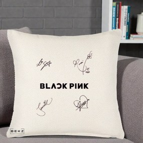 Perna Personalizata K-pop BLACKPINK Tinute Negre Grup Simplu, 40x40 cm, Crem Reliefat, Husa Detasabila, Perna Inclusa, BEKZ®