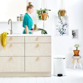 Cos de gunoi cu pedala Brabantia NewIcon 649034, 20 L, Inchidere lina, Baza antiderapanta, Alb