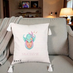 Perna Personalizata Zodiac Sagetator Cowgirl, 40x40 cm, Bej cu Franjuri, Husa Detasabila, Perna Inclusa, BEKZ®