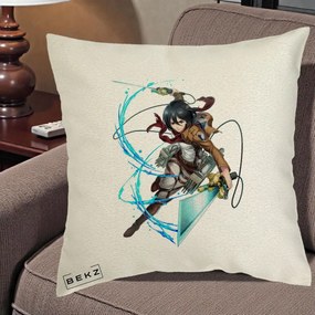 Perna Personalizata Attack on Titan Mikasa Ackerman Lupta, 40x40 cm, Ecru, Husa Detasabila, Perna Inclusa, BEKZ®
