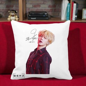 Perna Personalizata K-pop BTS Jimin Portret Artistic par Blond Autograf, 40x40 cm, Alba Mata, Husa Detasabila, Perna Inclusa, BEKZ®