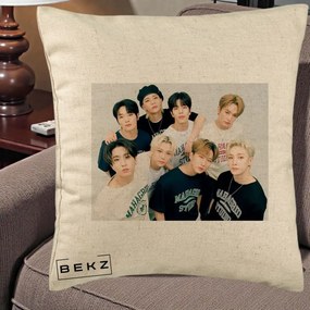 Perna Personalizata K-pop Stray Kids Foto Grup Text, 40x40 cm, Bej, Husa Detasabila, Perna Inclusa, BEKZ®