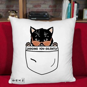 Perna Decorativa Judging You Silently Pisica Buzunar, 40x40 cm, Alb Pufos, Husa Detasabila, Perna Inclusa, BEKZ®