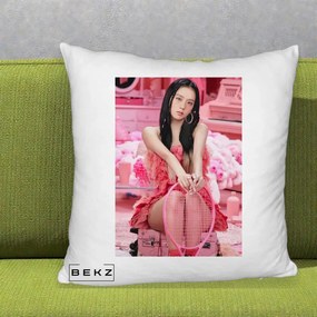 Perna Personalizata K-pop BLACKPINK Jisoo Pink Room, 40x40 cm, Alb Pufos, Husa Detasabila, Perna Inclusa, BEKZ®
