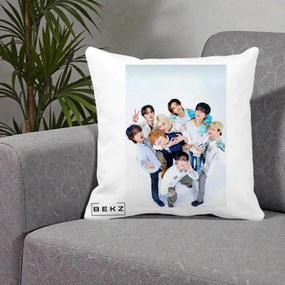 Perna Personalizata K-pop Stray Kids Foto Grup Bleu, 40x40 cm, Alba Mata, Husa Detasabila, Perna Inclusa, BEKZ®