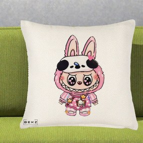 Perna Personalizata Labubu Panda-Bunny Roz, 40x40 cm, Crem Reliefat, Husa Detasabila, Perna Inclusa, BEKZ®
