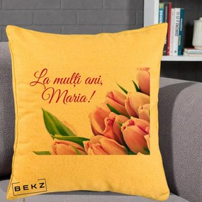Cadou de Onomastica - Perna Personalizata La Multi Ani Maria Lalele, 40x40 cm, Galben, Husa Detasabila, Perna Inclusa, BEKZ®