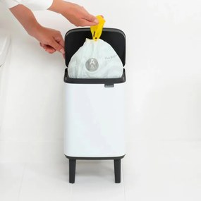 Cos de gunoi Brabantia Bo Small Hi 1006639, 4 L, Deschidere lina si silentioasa, Bază antiderapanta, Alb