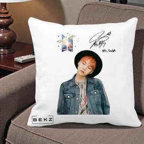 Perna Personalizata K-pop BTS Suga par Portocaliu Palarie Autograf, 40x40 cm, Alba Mata, Husa Detasabila, Perna Inclusa, BEKZ®