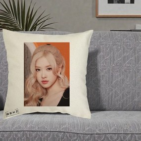 Perna Personalizata K-pop BLACKPINK cu Funda Rosie, 40x40 cm, Ecru, Husa Detasabila, Perna Inclusa, BEKZ®