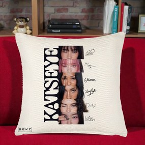 Perna Personalizata K-pop KATSEYE Semnaturi Membre Foto, 40x40 cm, Crem Reliefat, Husa Detasabila, Perna Inclusa, BEKZ®