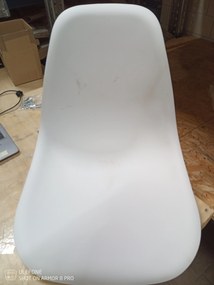 OFERTA Scaun alb OSAKA cu picioare negre calitatea II