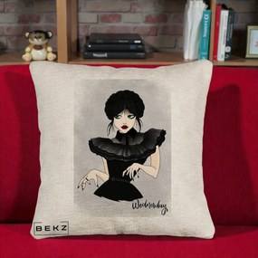 Perna Personalizata Wednesday Addams Portret Gotic, 40x40 cm, Bej Canapea, Husa Detasabila, Perna Inclusa, BEKZ®