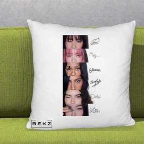 Perna Personalizata K-pop KATSEYE Semnaturi fara Foto, 40x40 cm, Alb Pufos, Husa Detasabila, Perna Inclusa, BEKZ®