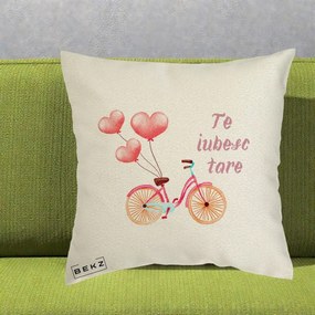 Perna Decorativa Te Iubesc Tare cu Bicicleta Roz si Baloane Inima, 40x40 cm, Ecru, Husa Detasabila, Perna Inclusa, BEKZ®