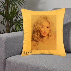 Perna Personalizata K-pop BLACKPINK Rose, 40x40 cm, Galben, Husa Detasabila, Perna Inclusa, BEKZ®