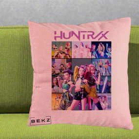 Perna Personalizata K-pop HUNTRX Colaj Animat Foto Grup, 40x40 cm, Roz, Husa Detasabila, Perna Inclusa, BEKZ®
