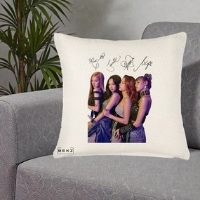 Perna Personalizata K-pop BLACKPINK Fotografie Grup Autografe Deasupra, 40x40 cm, Crem Reliefat, Husa Detasabila, Perna Inclusa, BEKZ®