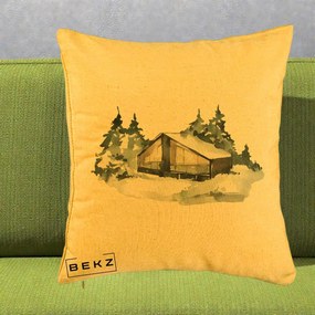 Perna Decorativa Cabana de Iarna in Padure, 40x40 cm, Galben, Husa Detasabila, Perna Inclusa, BEKZ®