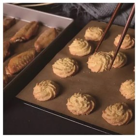 Hartie de copt Klausberg KB 7903, Rolă 20 m, 38 cm, -40 pana la 230°C, Utilizare universala, Neaderent, Maro