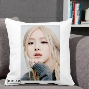 Perna Personalizata K-pop BLACKPINK Rose cu Jucarie de Plus, 40x40 cm, Alba Mata, Husa Detasabila, Perna Inclusa, BEKZ®