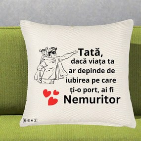 Cadou pentru Tata - Perna Personalizata Tata Nemuritor Supererou cu Masca, 40x40 cm, Crem Reliefat, Husa Detasabila, Perna Inclusa, BEKZ®