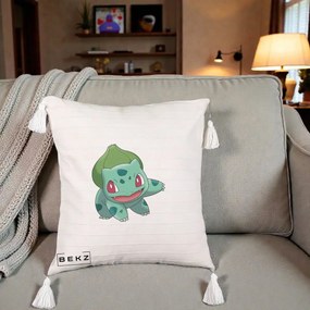 Perna Personalizata Bulbasaur Pokemon, 40x40 cm, Bej cu Franjuri, Husa Detasabila, Perna Inclusa, BEKZ®