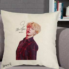 Perna Personalizata K-pop BTS Jimin Portret Artistic par Blond Autograf, 40x40 cm, Ecru, Husa Detasabila, Perna Inclusa, BEKZ®