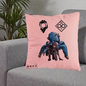 Perna Personalizata Ghost in the Shell Motoko si Tachikoma, 40x40 cm, Roz, Husa Detasabila, Perna Inclusa, BEKZ®