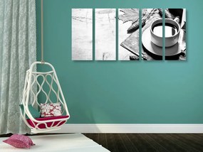 Tablou 5-piese o cană de cafea cu atingere de toamnă în design alb-negru