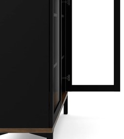 Vitrină neagră-în culoare naturală cu aspect de lemn de nuc 89x203x36 cm Roomers – Tvilum