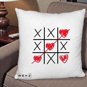 Cadou Romantic - Perna Personalizata Love Joc X si Inima cu Castigator Iubire, 40x40 cm, Alb Pufos, Husa Detasabila, Perna Inclusa, BEKZ®