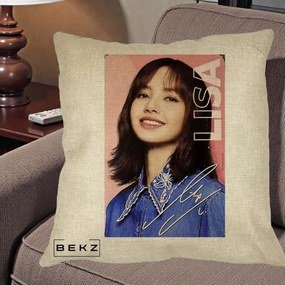 Perna Personalizata K-pop BLACKPINK Lisa cu Semnatura, 40x40 cm, Crem, Husa Detasabila, Perna Inclusa, BEKZ®