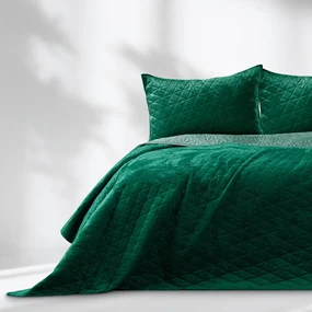 Cuvertură verde matlasată din catifea 220x240 cm Laila – AmeliaHome