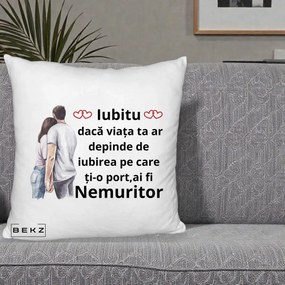 Cadou pentru Iubita - Perna Personalizata Iubitu Nemuritor cu Cuplu Acuarela si Inimi Rosii, 40x40 cm, Alb Pufos, Husa Detasabila, Perna Inclusa, BEKZ®