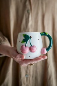 Cană din ceramică cu cireșe sculptate, D10×H9 cm, roz, „Berrie"