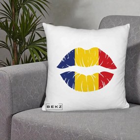 Perna Personalizata Buze Tricolor Romania, 40x40 cm, Alb Pufos, Husa Detasabila, Perna Inclusa, BEKZ®