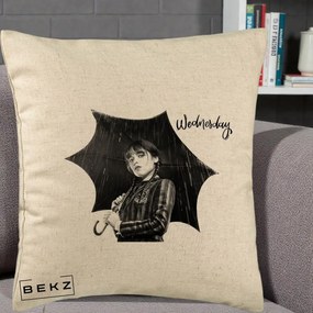 Perna Personalizata Wednesday Addams cu Umbrela Foto, 40x40 cm, Bej, Husa Detasabila, Perna Inclusa, BEKZ®
