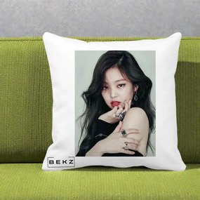 Perna Personalizata K-pop BLACKPINK Jennie Editorial Negru cu Inele, 40x40 cm, Alba Mata, Husa Detasabila, Perna Inclusa, BEKZ®