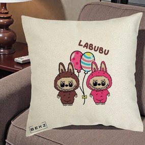 Perna Personalizata Labubu Cuplu cu Baloane, 40x40 cm, Ecru, Husa Detasabila, Perna Inclusa, BEKZ®