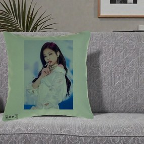 Perna Personalizata K-pop BLACKPINK Jennie Concert Alb cu Microfon, 40x40 cm, Verde, Husa Detasabila, Perna Inclusa, BEKZ®