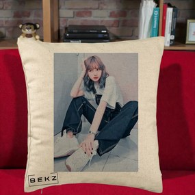 Perna Personalizata K-pop BLACKPINK Lisa, 40x40 cm, Bej, Husa Detasabila, Perna Inclusa, BEKZ®