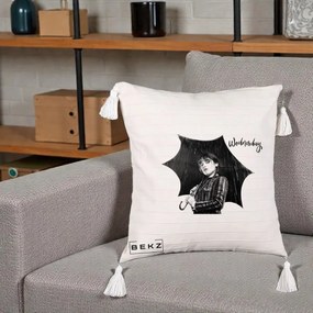 Perna Personalizata Wednesday Addams cu Umbrela Foto, 40x40 cm, Bej cu Franjuri, Husa Detasabila, Perna Inclusa, BEKZ®
