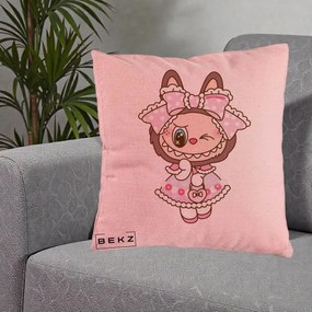 Perna Personalizata Labubu Lolita Roz cu Dantela, 40x40 cm, Roz, Husa Detasabila, Perna Inclusa, BEKZ®