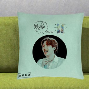 Perna Personalizata K-pop BTS J-Hope Portret cu Autograf, 40x40 cm, Verde Menta, Husa Detasabila, Perna Inclusa, BEKZ®