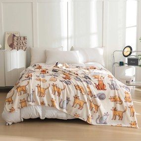 Patura din microplus COLORED CATS crem Dimensiune: 200 x 220 cm