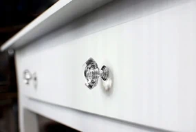 Măsuță de toaletă albă de lux cu iluminare practică cu LED