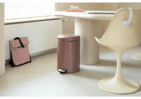 Cos cu pedala Brabantia NewIcon 1008849, 20 L, Inchidere lina, Baza antiderapanta, Finisaj satinat, Maro